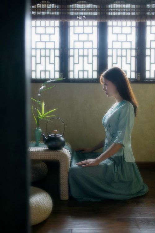 新西兰全黑队的战术打法使其在比赛中屡屡获得主动,新西兰全黑战舞视频