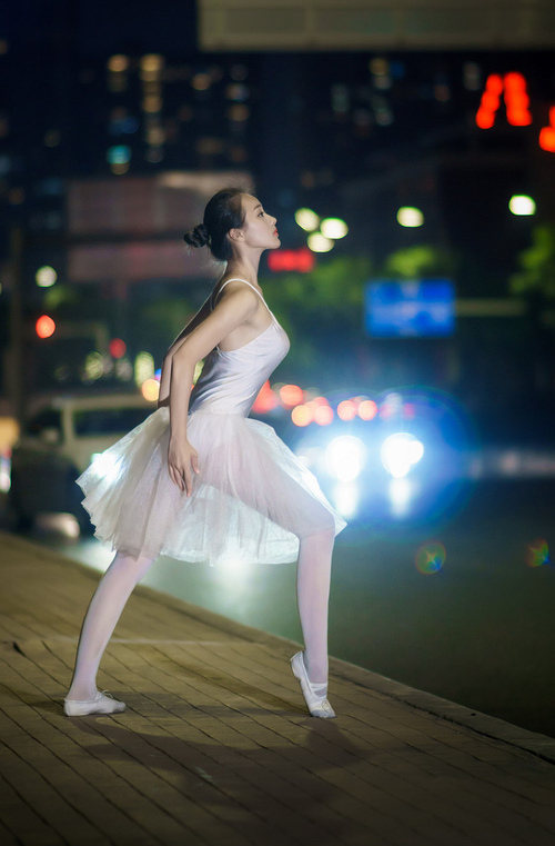 爱游戏综合娱乐-施瓦茨中段发力 展现后程能力，施瓦茨集团