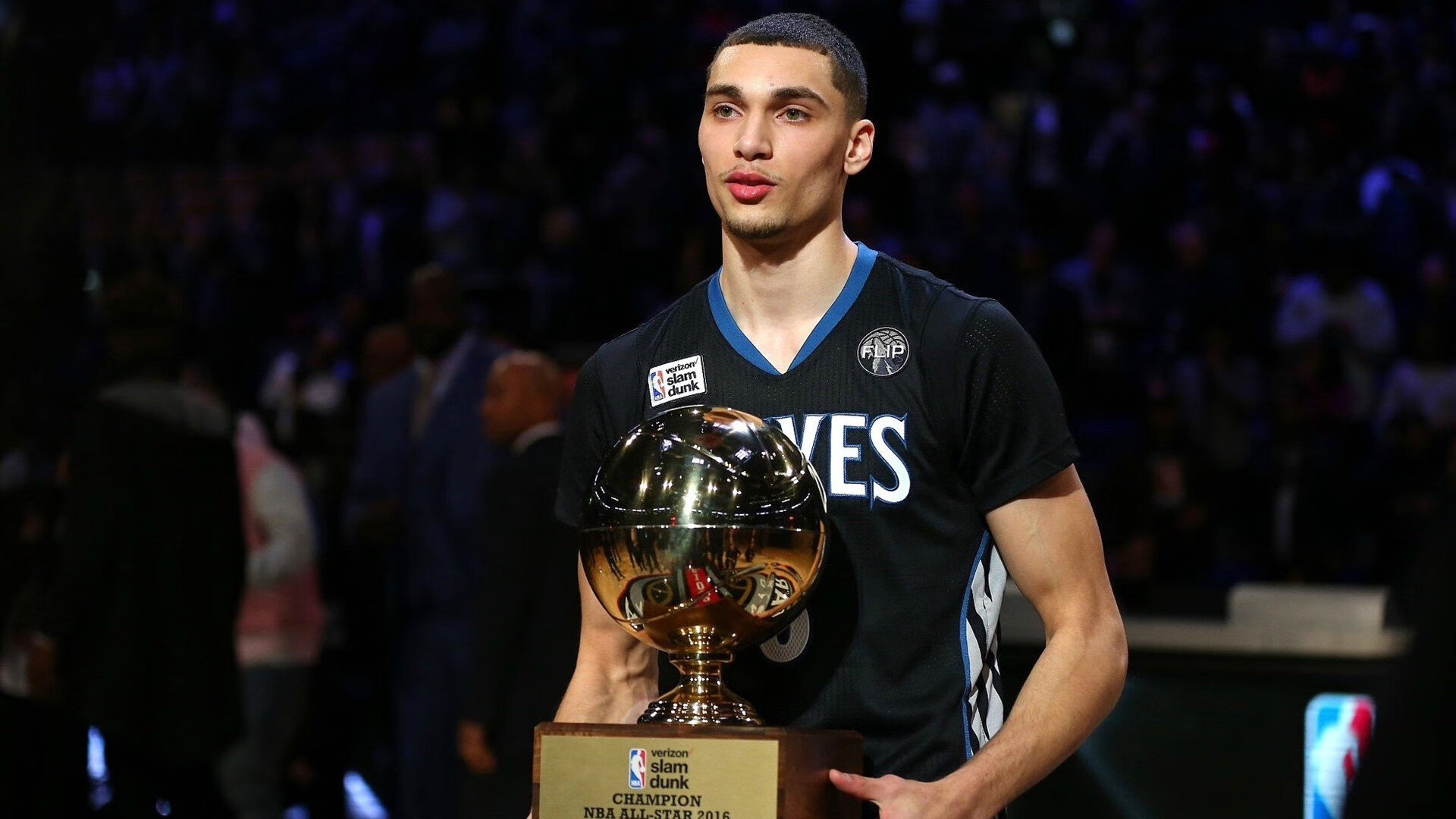 詹姆斯告别赛场NBA总决赛，詹姆斯现场观战nba总决赛